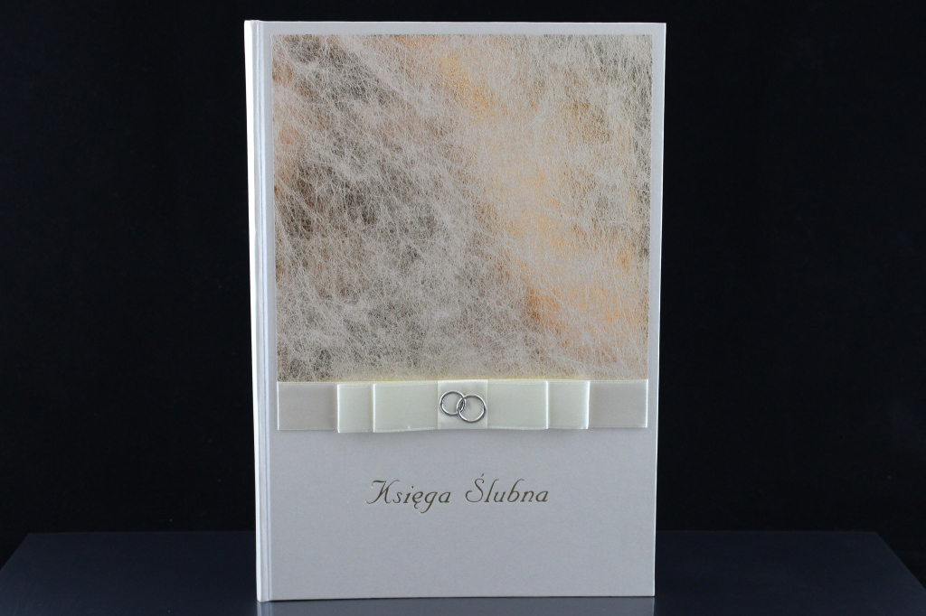 Księga Gości weselnych A4 z papierem złotym na okładce