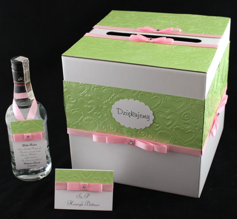 Zestaw pudełko na koperty, zawieszka na wódkę, winietka w kolorach oliwkowym i różowym