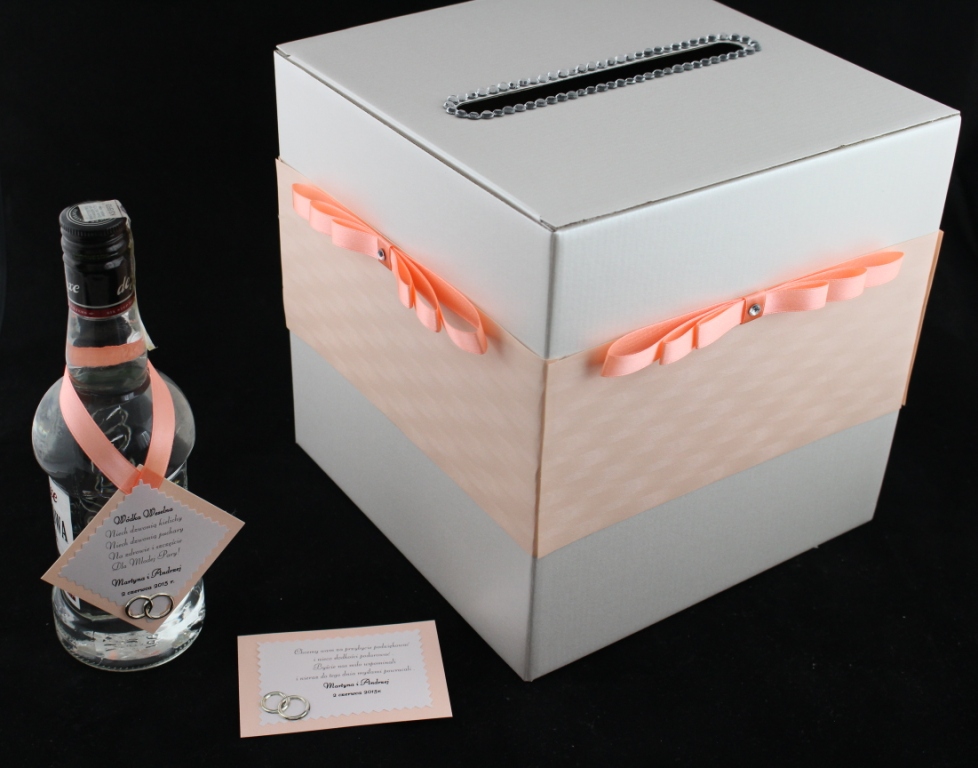 Zestaw pudełko na koperty, zawieszka na wódkę, etykieta na ciasto w kolorze pomarańczowym